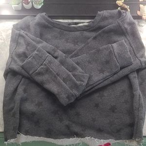 Swetahsirt crop top with stars